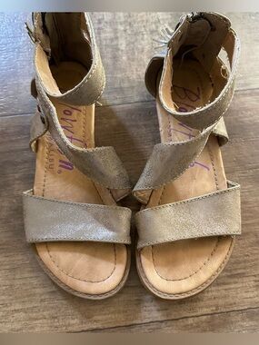 Blowfish taupe with sparkle back zip gladiator sandals